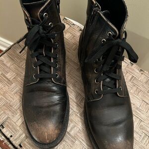 Men’s Frye leather boots
Excellent condition 
Size 9, fit like size 10